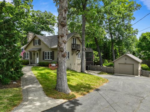 837 Van Slyke Dr, Fontana, WI, 53125-1306 | Card Image