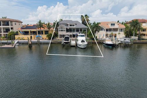 6113 Pasadena Point Blvd, GULFPORT, FL, 33707-3876 | Card Image
