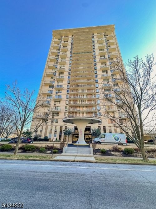 9a-160 Overlook Ave, Hackensack, NJ, 07601-2268 | Card Image