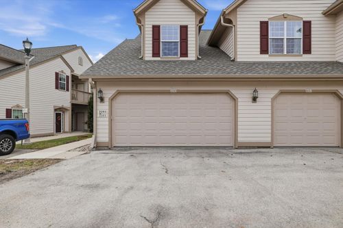 2253 W Vista Bella Dr, Oak Creek, WI, 53154-2662 | Card Image