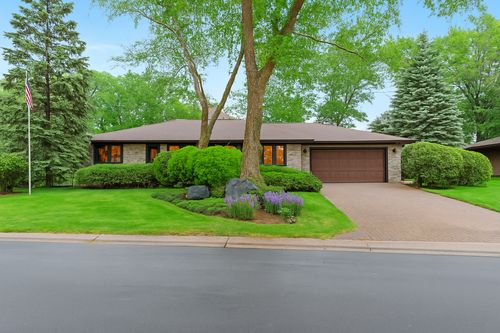 1267 Nursery Hill Ln, Arden Hills, MN, 55112-5752 | Card Image
