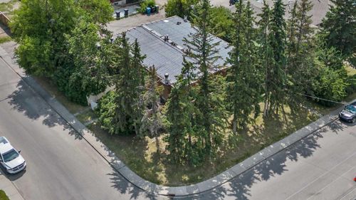 7703 41 Ave Nw, Calgary, AB, T3B1X7 | Card Image