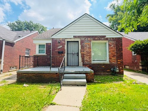 8260 Coyle St, Detroit, MI, 48228-2451 | Card Image