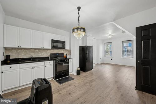 811 W Schiller St, PHILADELPHIA, PA, 19140-5540 | Card Image