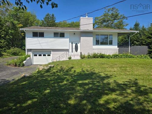 61 Chalamont Dr, House with 5 bedrooms, 2 bathrooms and null parking in Hammonds Plains NS | Card Image