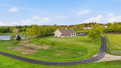 20809 Bunker Hill Rd, Marengo, IL, 60152-9606 | Card Image