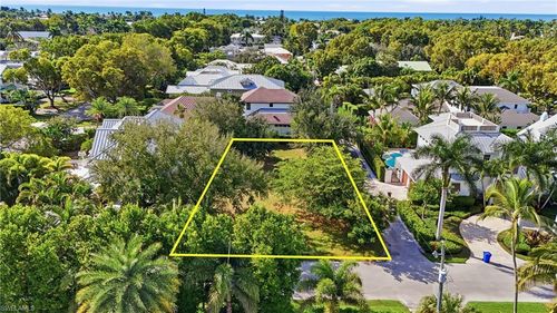 245 5th St N, NAPLES, FL, 34102-8435 | Card Image