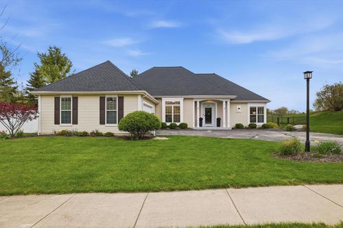 1152 River Place Boulevard, Waukesha, WI, 53189 | Card Image