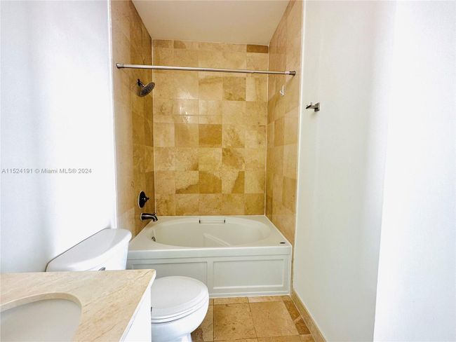 APT-518 - 2100 Van Buren St, Condo with 1 bedrooms, 1 bathrooms and null parking in Hollywood FL | Image 10