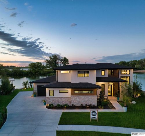 28406 Laurel Cir, Valley, NE, 68064-1670 | Card Image