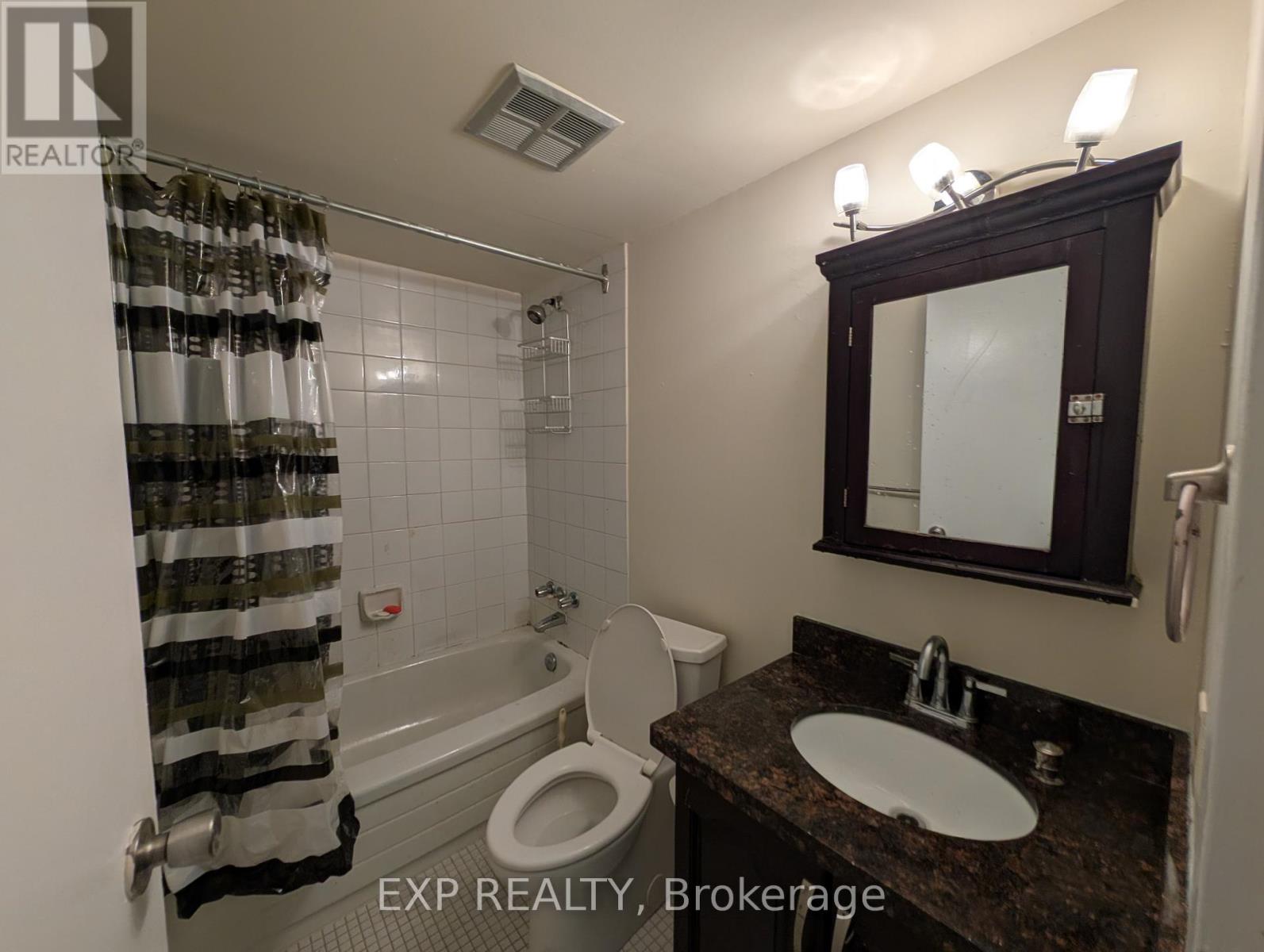 Residential Lease in Toronto (Bay Street Corridor)
