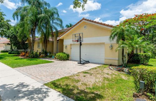 3967 Nighthawk Dr, Weston, FL, 33331-4023 | Card Image