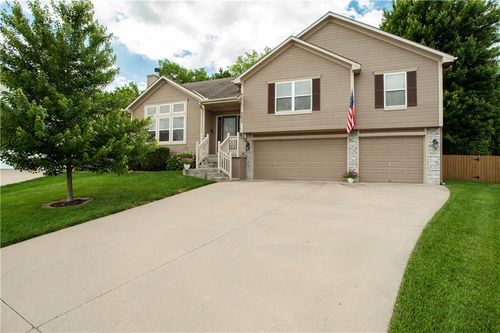 3223 Amber Ct, Lee's Summit, MO, 64082-4074 | Card Image