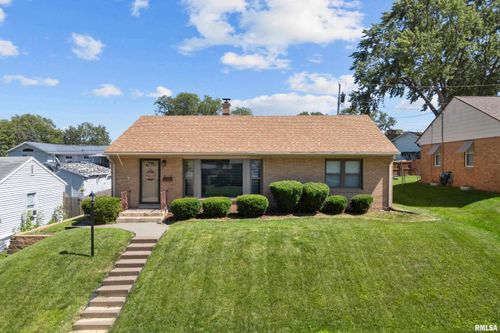 2827 Fillmore Ln, Davenport, IA, 52804-1715 | Card Image