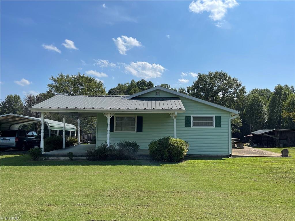 Hoots Rd, Yadkinville, NC 27055