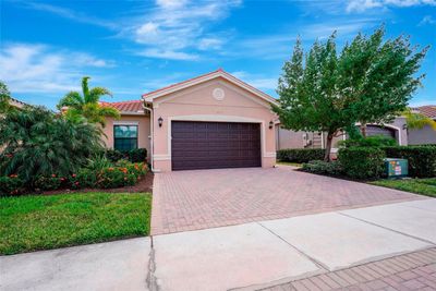 View of front facade with a garage | Image 1