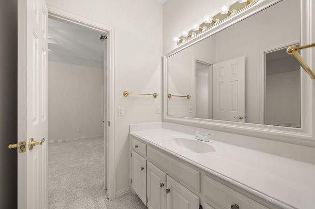 Jack & Jill bathroom upstairs | Image 28