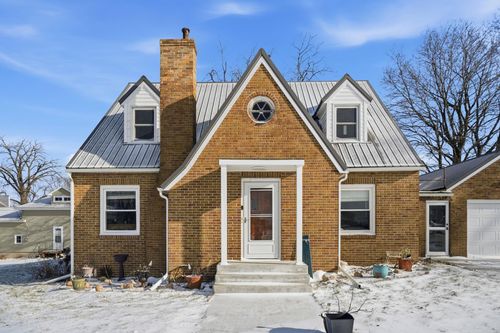 612 4th Ave Ne, Independence, IA, 50644-1839 | Card Image