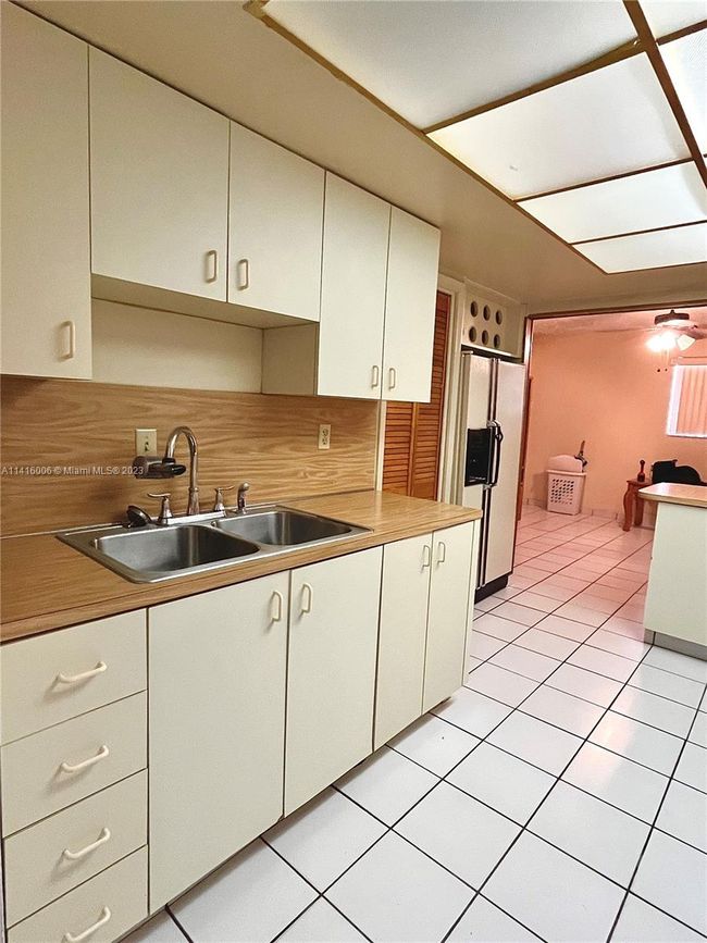 857 W 79 Th Pl, House other with 3 bedrooms, 3 bathrooms and null parking in Hialeah FL | Image 39