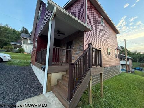 54 Sycamore St, Westover, WV, 26501-4473 | Card Image