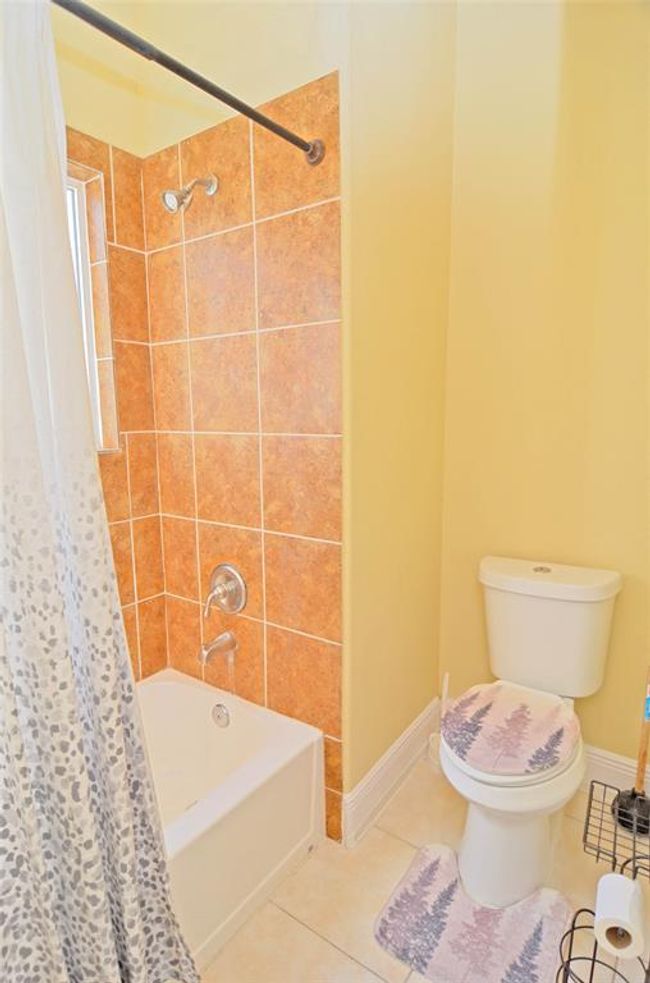 Shower and tub combo | Image 27