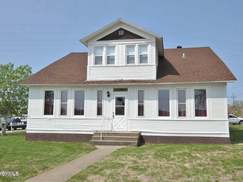 100 Nw 1st St, Linton, ND, 58552-7004 | Card Image