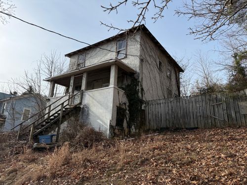 829 Brussels Ave, Clifton Forge, VA, 24422-1003 | Card Image