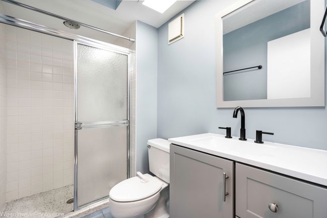 APT-4A - 9737 N Fox Glen Dr, Condo with 2 bedrooms, 2 bathrooms and 2 parking in Niles IL | Image 8