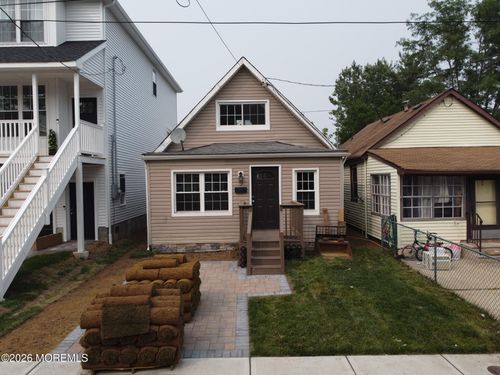 9 Woodland Ave, Keansburg, NJ, 07734-1638 | Card Image