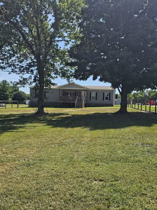 1824 Austin Rd, Lafayette, TN, 37083-4916 | Card Image