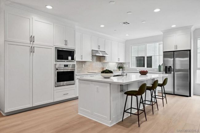 2581 Broom Ln, Townhouse with 4 bedrooms, 4 bathrooms and 2 parking in Carlsbad CA | Image 9