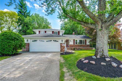 6366 Dunfield Dr, Mayfield Hts, OH, 44143-3348 | Card Image
