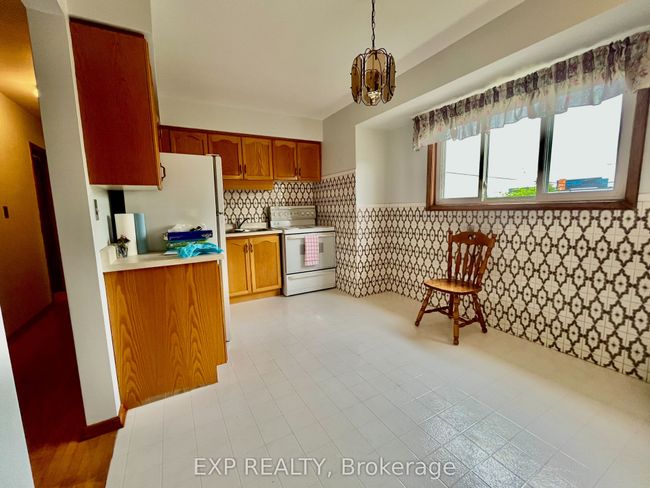 134 Alison Ave, Home with 3 bedrooms, 2 bathrooms and 4 parking in Cambridge ON | Image 4