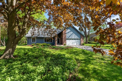 10331 N Flanders Court, Mequon, WI, 53092 | Card Image