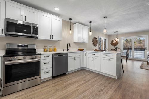 apt-3-51 River Front Dr, Manchester, NH, 03102-3243 | Card Image