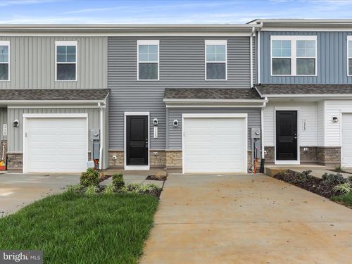215 Olympus Rd, CHARLES TOWN, WV, 25414-6123 | Card Image