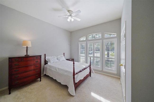 Large secondary bedroom. | Image 20