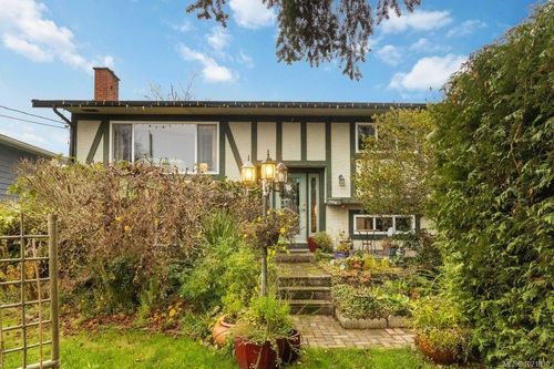 9930 Bessredge Pl, Sidney, BC, V8L3M2 | Card Image