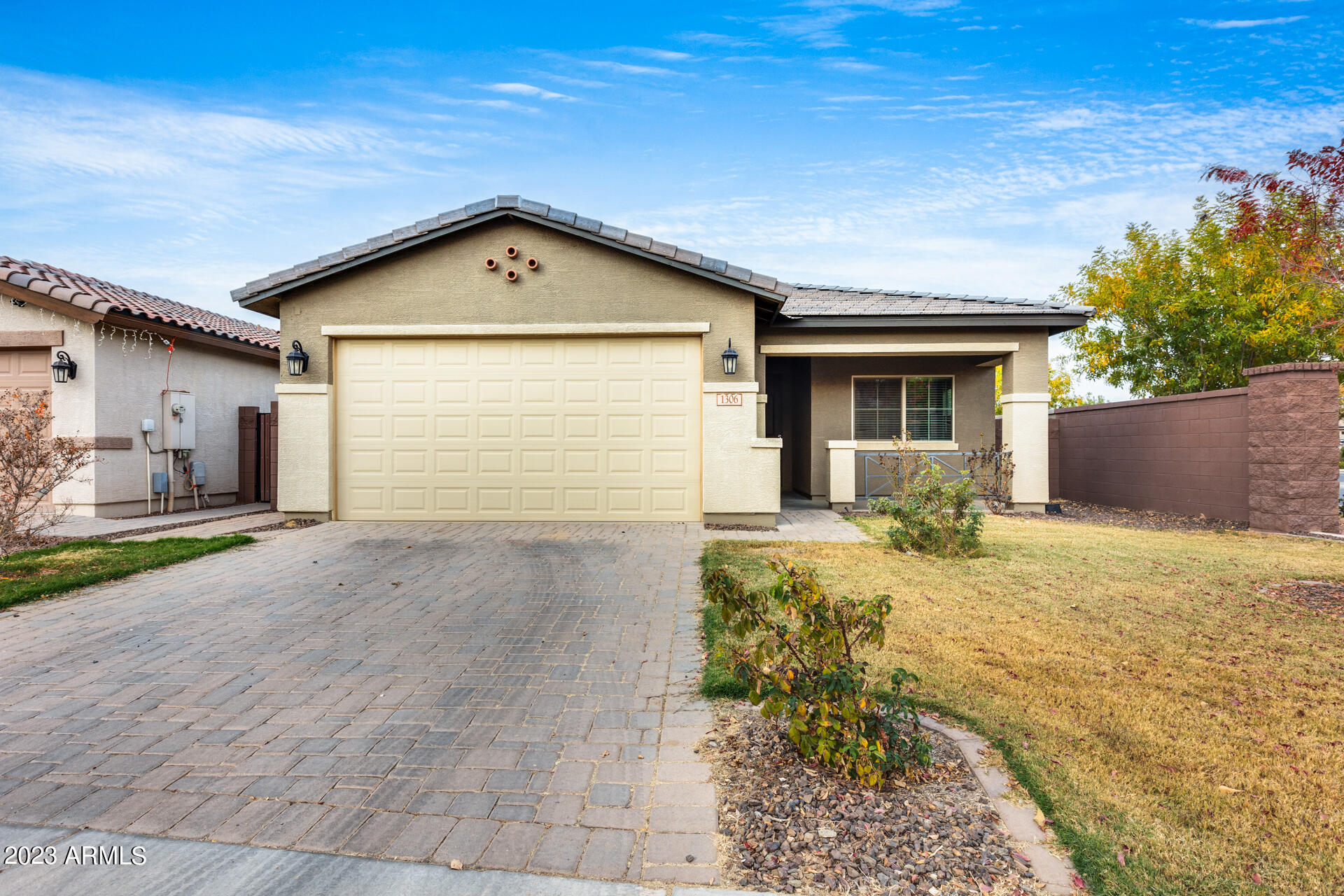 1306 W Smoke Tree Avenue, For Sale in San Tan Valley Zoocasa