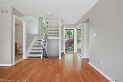 5321 Fairway Ln, West Bloomfield, MI, 48323-3428 | Card Image