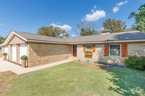 142 Lake Shore Dr, Horseshoe Bay, TX, 78657-7126 | Card Image