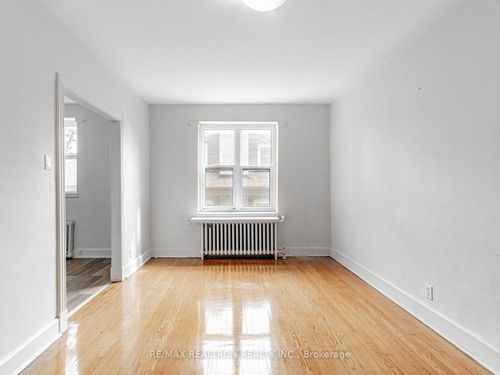 34-1 Mallory Gdns, Toronto, ON, M4V2A6 | Card Image