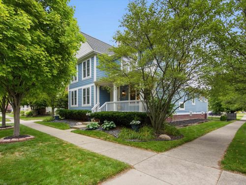 49158 Golden Park Dr, Shelby Twp, MI, 48315-4089 | Card Image