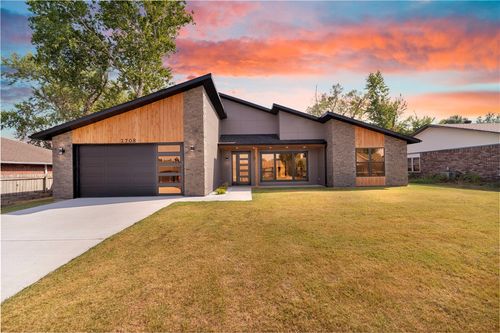 2708 W Gum St, Rogers, AR, 72758-4850 | Card Image