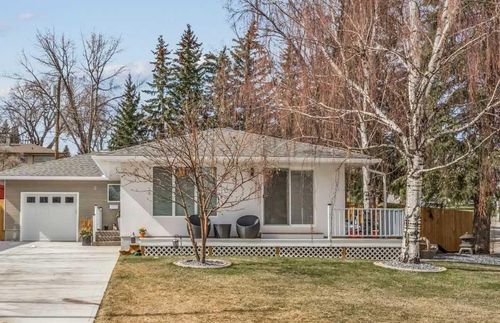 2 Tipton Place Nw, Home with 4 bedrooms, 3 bathrooms and 5 parking in Calgary AB | Card Image