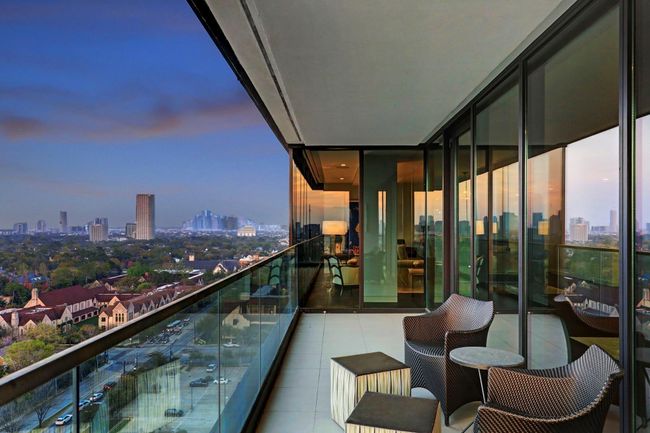 The northern terrace features amazing views of the downtown central business district. | Image 25