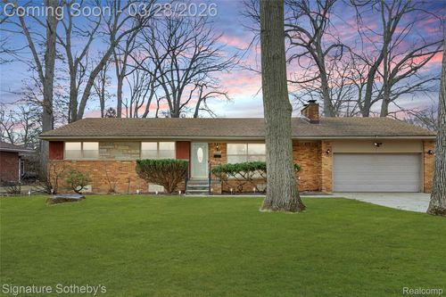 19341 Nadol Dr, Southfield, MI, 48075-5826 | Card Image