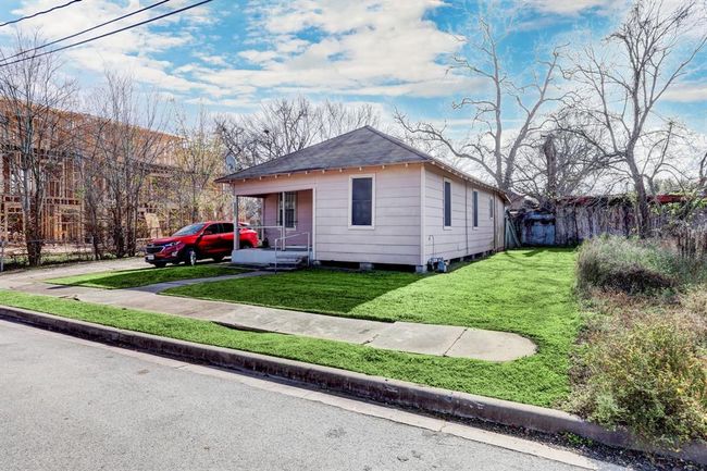 3230 Bremond St, Home with 2 bedrooms, 1 bathrooms and null parking in Houston TX | Image 9