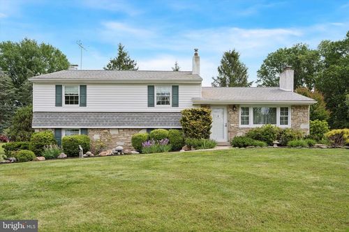 209 Windsor Dr, SOUTHAMPTON, PA, 18966-1352 | Card Image