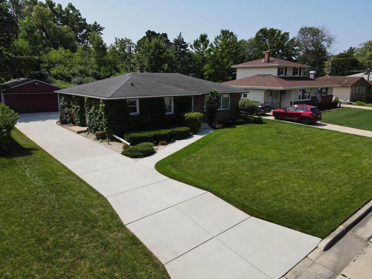 Westmore Dr, Racine, WI 53406